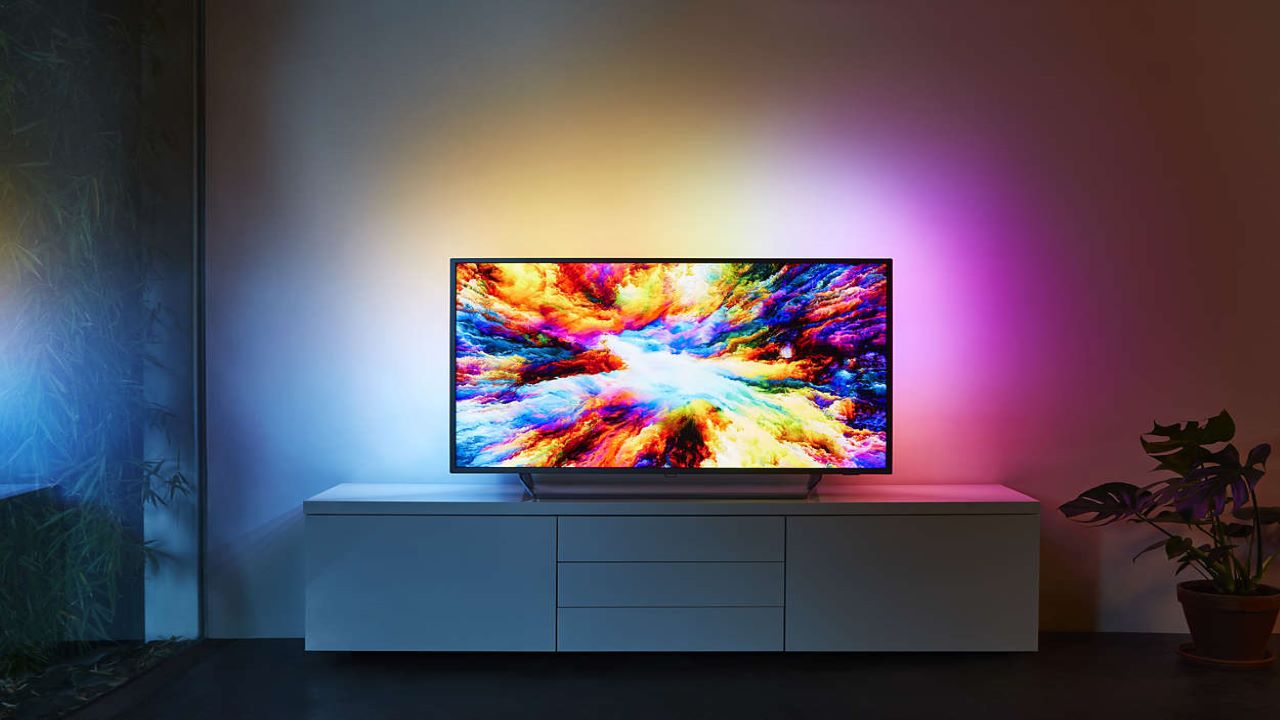 Esta tira LED convierte cualquier televisor en un modelo Ambilight y ahora  está a precio mínimo por poco tiempo